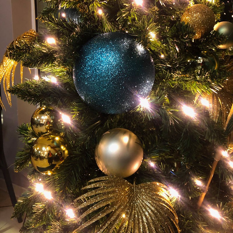 Sapin de Noël tropical bleu & or